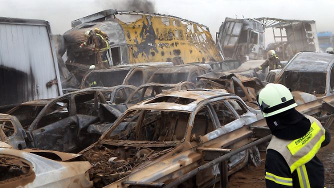 Massenkarambolage nach Sandsturm: A19 wird zum Inferno