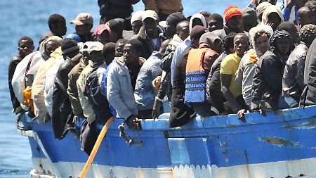Ein Boot mit Flüchtlingen aus Nordafrika.