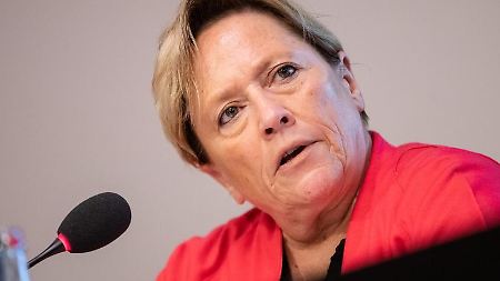Schnell wollen wir aus der Situation des Fremdschämen heraus. 