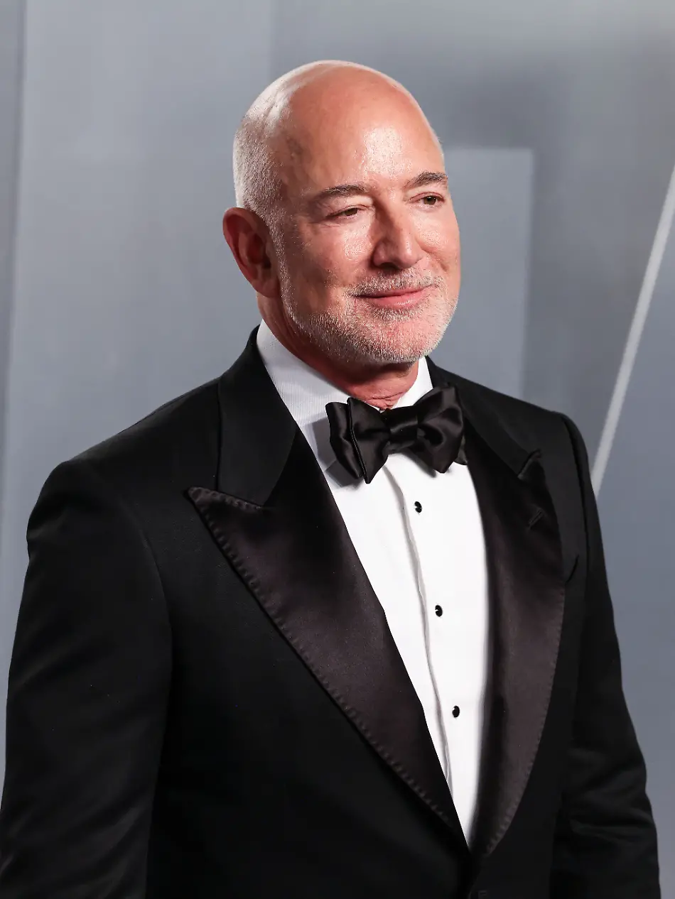 MUSEUM-ROW-MIRACLE-MILE-LOS-ANGELES-CALIFORNIA-USA-MARCH-15-Jeff-Bezos-arrives-at-the-2026-Vanity-Fair-Oscar-Party-98th-Annual-Academy-Awards-Hosted-By-Mark-Guiducci-held-at-the-David-Geffen-Galleries-at-the-Los-Angeles-County-Museum-of-Art-LACMA-at-5905-Wilshire-Blvd-on-March-15-2026-in-Museum-Row-Miracle-Mile-Los-Angeles-California-United-States