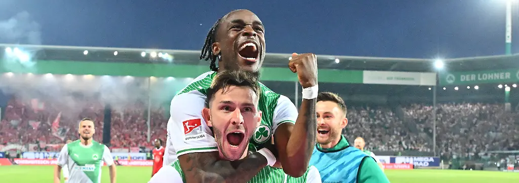 26-05-2026-Fussball-Saison-2025-2026-Relegation-2-Fussball-Bundesliga-Hinspiel-SpVgg-Greuther-Fuerth-Kleeblatt-Rot-Weiss-Essen-RWE-Sportfoto-Zink-xwoxzix-DFL-regulations-prohibit-any-use-of-photographs-as-image-sequences-and-or-quasi-video-only-for-editorial-use-Torjubel-Jubel-Freude-nach-Treffer-Tor-Torschuss-zum-2-0-durch-Branimir-Hrgota-10-SpVgg-Greuther-Fuerth