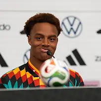 Assan-Ouedraogo-Deutschland-25-nimmt-an-einer-Pressekonferenz-USA-Deutsche-Fussballnationalmannschaft-Pressekonferenz-Winston-Salem-10-06-2026-USA-Deutsche-Fussballnationalmannschaft-Pressekonferenz-Winston-Salem-10-06