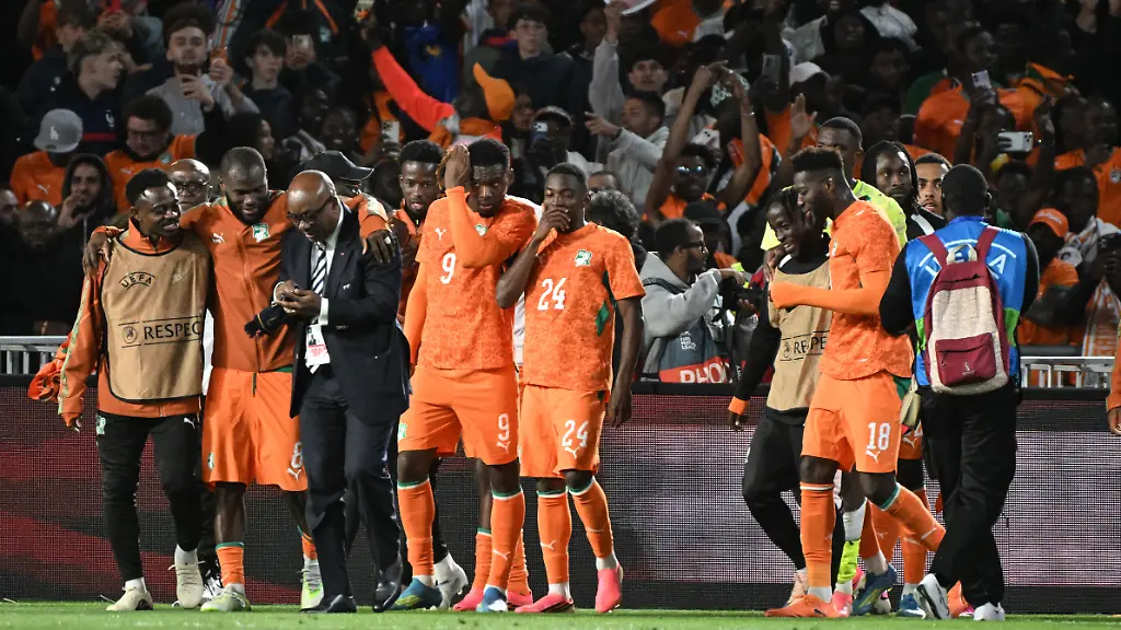 Ivorian-players-celebrates-victory-at-the-end-of-the-friendly-match-in-preparation-for-the-World-Cup-2026-between-France-and-Ivory-Coast-at-La-Beaujoire-stadium-in-Nantes-western-France-on-June-4-2026