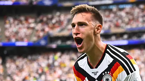 Fussball-Maenner-WM-Deutschland-Curacao-Vorrunde-Gruppe-E-1-Spieltag-Houston-Stadion-Nico-Schlotterbeck-Deutschland-bejubelt-sein-Tor-zum-2-1-ACHTUNG-Gemaess-den-Auflagen-der-FIFA-duerfen-die-Bilder-ausschliesslich-zur-redaktionellen-Verwendung-genutzt-werden-Eine-kommerzielle-Nutzung-ist-ausgeschlossen-Zudem-duerfen-keine-videoaehnlichen-Sequenzen-erstellt-werden-und-es-duerfen-keine-Veraenderungen-weder-im-Vordergrund-noch-im-Hintergrund-am-Bild-vorgenommen-werden