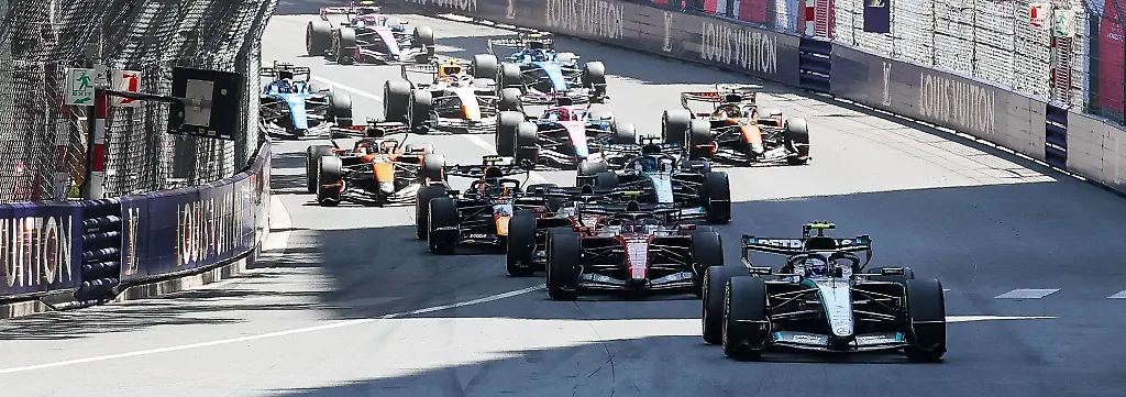 Start-Kimi-Antonelli-Mercedes-AMG-Petronas-12-Lewis-Hamilton-Scuderia-Ferrari-HP-44-Charles-Leclerc-Scuderia-Ferrari-HP-16-Rennen-Grosser-Preis-von-Monaco-Motorsport-Herren-Formel-1-07-06