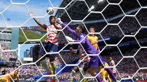 Fussball-Maenner-WM-2026-USA-Australien-Vorrunde-Gruppe-D-Spieltag-2-Seattle-Stadion-Der-US-Amerikaner-Alex-Freeman-l-erzielt-das-zweite-Tor-seiner-Mannschaft-zum-2-0