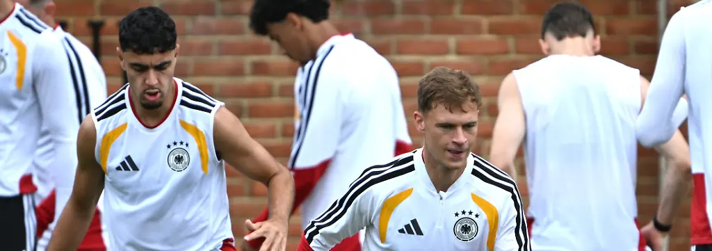 Fussball-WM-2026-Nationalmannschaft-Deutschland-Abschlusstraining-vor-dem-zweiten-WM-Gruppenspiel-gegen-die-Elfenbeinkueste-im-Spry-Stadium-Joshua-Kimmich-r-udn-Aleksandar-Pavlovic-im-Training