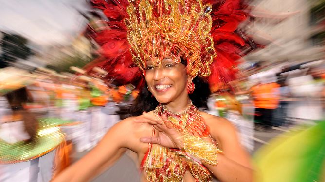 Samba, Salsa, Heimatklänge: Karneval der Kulturen in Berlin 2009
