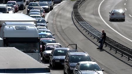 Stau könnte für einige Autofahrer am Montag das geringste Problem sein.