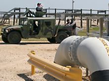 Entwickelt für das Militär: Das "High Mobility Multipurpose Wheeled Vehicle" (HMMWV) fährt zum Beispiel auch am Lager der strategischen Ölreserve des US-Energieministeriums Patrouille.