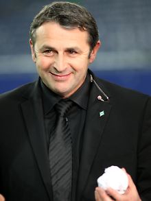 Ist sich auch für nichts mehr zu schade: Bremens Manager Klaus Allofs.