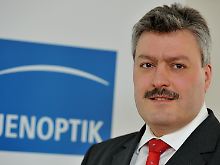 Michael Mertin stimmt die Belegschaft auf den Abbau von Arbeitsplätzen ein.
