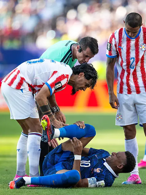 260704-Kylian-Mbappe-of-France-in-pain-during-the-FIFA-World-Cup-WM-Weltmeisterschaft-Fussball-2026-round-of-16-football-match-between-Paraguay-and-France-on-July-4-2026-in-Philadelphia-Photo-Jon-Olav-Nesvold-BILDBYRAN-COP-217-JE0140-fotboll-football-soccer-fotball-vm-fotbolls-vm-fotball-vm-fotbolls-vm-2026-fifa-world-cup-2026-attondelsfinal-round-of-16-bbeng-July-4-2026-Kylian-Mbappe-of-France-in-pain-during-the-FIFA-World-Cup-2026-Round-of-16-soccer-match-between-Paraguay-and-France-on-July-4-2026-in-Philadelphia-Photo-by-Jon-Olav-Nesvold