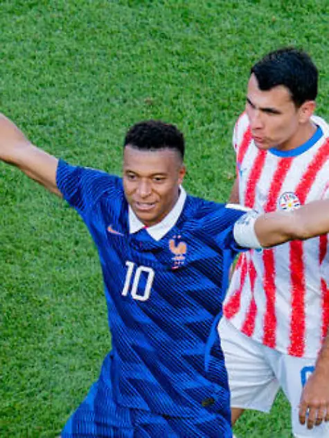 FIFA-Fussball-Weltmeisterschaft-2026-Achtelfinale-Paraguay-vs-Frankreich-04-07-2026-Philadelphia-Stadium-Tor-zum-0-1-durch-Elfmeter-durch-Kylian-Mbappe-Junior-Alonso-2026-FIFA-World-Cup-Round-of-16-Paraguay-vs