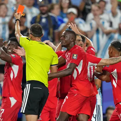 Referee-Joao-Pinheiro-of-Portugal-gives-a-red-card-to-Switzerland-s-Breel-Embolo-7-left-during-the-World-Cup-quarterfinal-soccer-match-between-Argentina-and-Switzerland-in-Kansas-City-Mo-Saturday-July-11-2026