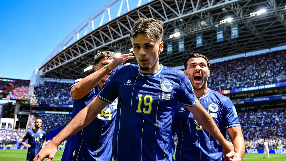 Bosnia-and-Herzegovina-s-Kerim-Alajbegovic-celebrates-after-scoring-during-a-soccer-game-between-Bosnia-and-Herzegovina-and-Qatar-on-Wednesday-24-June-2026-in-Seattle-the-third-and-last-day-in-the-group-stage-in-group-B-of-the-FIFA-World-Cup-WM-Weltmeisterschaft-Fussball-2026-in-the-United-States-of-America