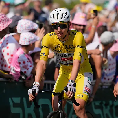 Tadej-Pogacar-bleibt-Gesamtfuehrender-der-Tour-de-France