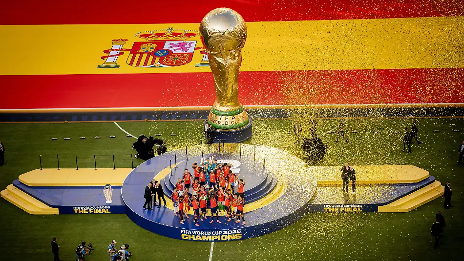 New-York-USA-19th-Jul-2026-Final-jubilation-Rodri-ESP-with-Trophy-Temmates-and-King-Felipe-VI-Donald-Trump-President-of-the-United-States-and-FIFA-President-Gianni-Infantino-Spain-Argentina-World-Cup-Final-Spanien-Argentinien-19-07
