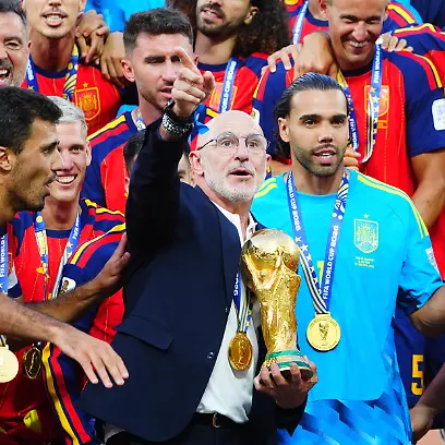 NEW-JERSEY-UNITED-STATES-JULY-19-Head-coach-of-Spain-Luis-de-la-Fuente-lifts-the-World-Cup-trophy-after-Spain-won-the-FIFA-World-Cup-2026-Final-match-between-Spain-and-Argentina-in-New-Jersey-United-States-on-July-19-2026