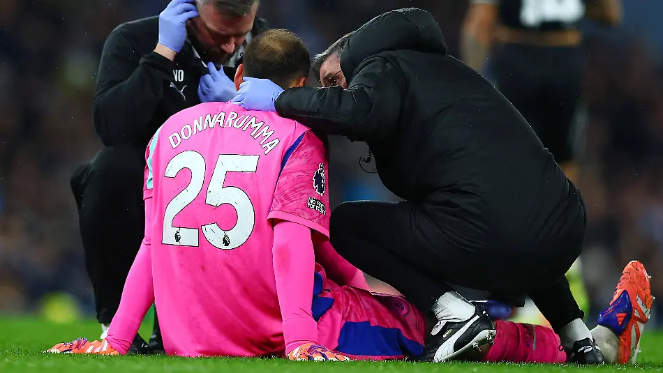 Manchester-City-goalkeeper-Gianluigi-Donnarumma-receives-treatment-Manchester-City-v-Leeds-United-Premier-League-Football-Etihad-Stadium-Manchester-UK-29-Nov-2025Manchester-Etihad-Stadium-United-Kingdom-EDITORIAL-USE-ONLY-No-use-with-unauthorised-audio-video-data-fixture-lists-club-league-logos-or-live-services-Online-in-match-use-limited-to-120-images-no-video-emulation-No-use-in-betting-games-or-single-club-league-player-publications