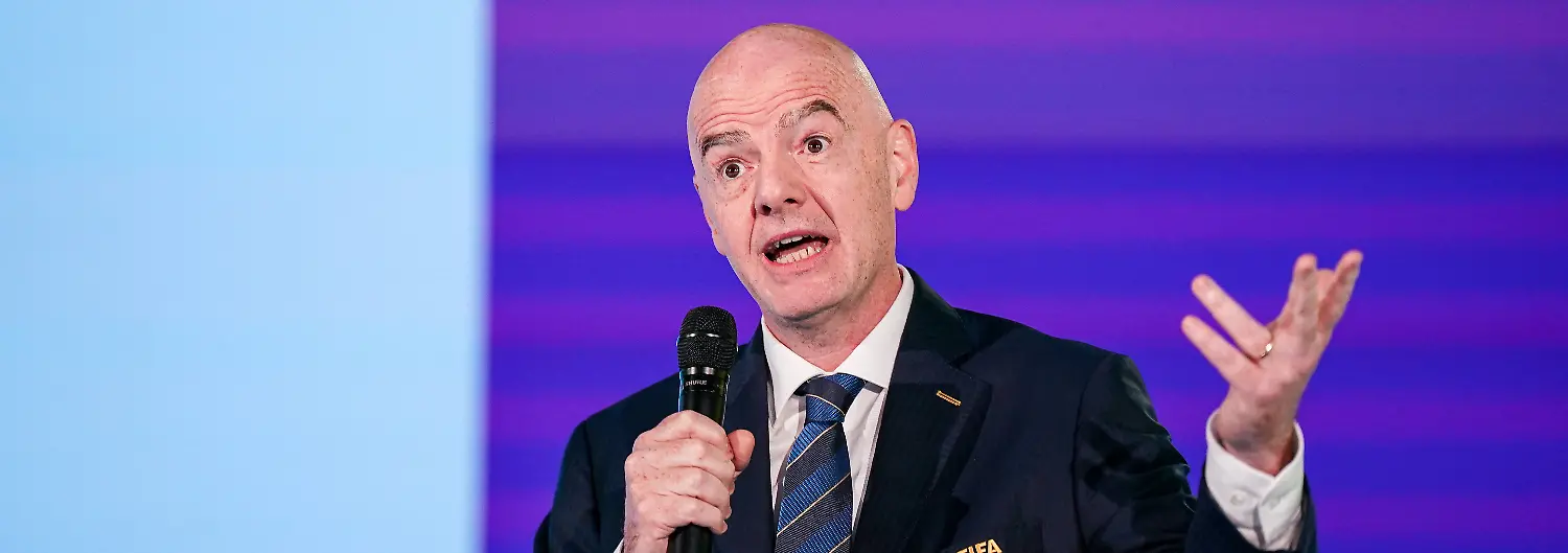 Fussball-Home-of-FIFA-Zuerich-Schweiz-Gianni-Infantino-FIFA-Praesident-Portraitfoto-Portrait-Einzelaufnahme-Portraet-Mimik-Gesichtsausdruck-Emotion-Zuerich-Kanton-Zuerich-Schweiz-Soccer-Home-of-FIFA-Zurich-Switzerland-Gianni-Infantino-FIFA-President-portrait-photo-portrait-single-shot-facial-expression-emotion-Zurich-Canton-of-Zurich-Switzerland-Copyright-xJOERANxSTEINSIEKx