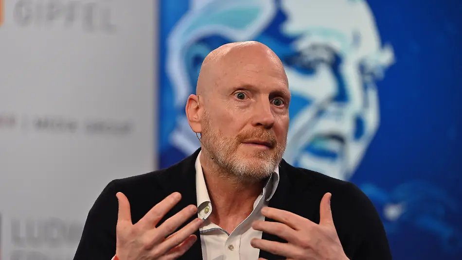 Matthias-Sammer-deutscher-Fussballfunktionaer-ehemaliger-Nationalspieler-und-Trainer-Einzelbild-angeschnittenes-Einzelmotiv-Portraet-Portrait-Portraet-Ludwig-Erhard-Gipfel-vom-28-30-04-2026-auf-Gut-Kaltenbrunn-am-Tegernsee