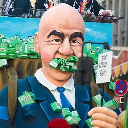 News-Bilder-des-Tages-Traditional-Rose-Monday-Parade-2023-In-Cologne-A-general-view-of-FIFA-President-Gianni-Infantino-s-best-World-Cup-carnival-float-is-seen-during-the-Rose-Monday-parade-in-Cologne-Germany-on-February-20-2023-cologne-Germany-PUBLICATIONxNOTxINxFRA-Copyright-xYingxTangx-originalFilename-tang-notitle230220-npfJm