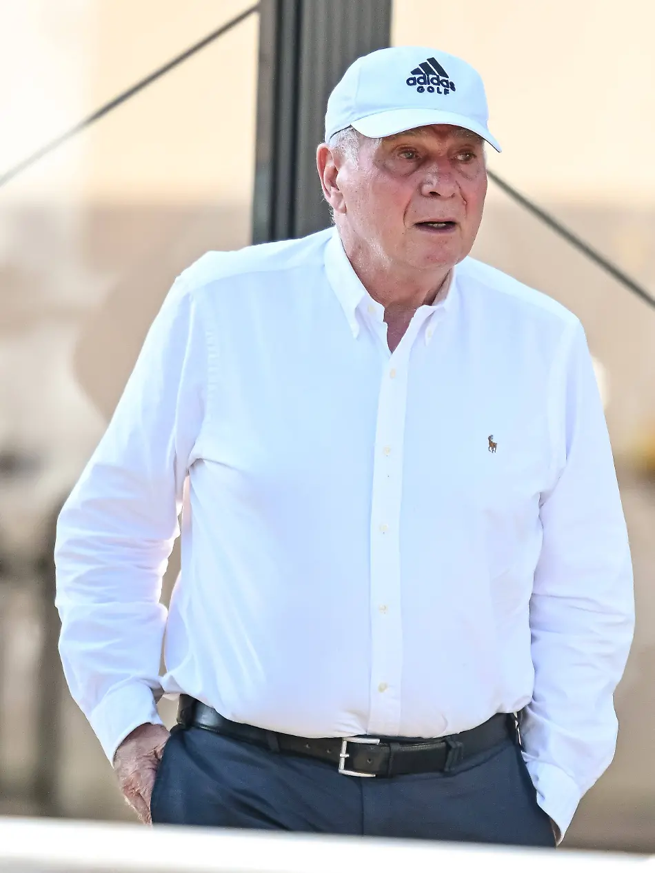 Rottach-Egern-Deutschland-30-07-26-Uli-Hoeness-FC-Bayern-Muenchen-Schaut-waehrend-des-Friedly-Match-Spiels-zwischen-dem-FC-Rottach-Egern-vs-FC-Bayern-Muenchen-im-Stadion-am-Birkenmoos-am-30-Juli-2026-in-Rottach-Egern-Deutschland-Foto-von-Harry-Langer-DeFodi-Images-Rottach-Egern-Germany-30-07-26-Uli-Hoeness-FC-Bayern-Muenchen-Looks-on-during-the-Friedly-Match-match-between-FC-Rottach-Egern-vs-FC-Bayern-Muenchen-at-Stadion-am-Birkenmoos-on-July-30-2026-in-Rottach-Egern-Germany-Photo-by-Harry-Langer-DeFodi-Images-DFB-DFL-REGULATIONS-PROHIBIT-ANY-USE-OF-PHOTOGRAPHS-AS-IMAGE-SEQUENCES-AND-OR-QUASI-VIDEO-Photo-by-Harry-Langer-DeFodi-Images-DFB-DFL-REGULATIONS-PROHIBIT-ANY-USE-OF-PHOTOGRAPHS-AS-IMAGE-SEQUENCES-AND-OR-QUASI-VIDEO-Rottach-Egern-Germany-July-30-2026-Uli-Hoeness-of-FC-Bayern-Munich-watches-during-the-friendly-match-between-FC-Rottach-Egern-and-FC-Bayern-Munich-at-the-Birkenmoos-Stadium-on-July-30-2026-in-Rottach-Egern-Germany-Photo-by-Harry-Langer-DeFodi-Images-Rottach-Egern-Germany-July-30-2026-Uli-Hoeness-of-FC-Bayern-Munich-looks-on-during-the-friendly-match-between-FC-Rottach-Egern-and-FC-Bayern-Munich-at-Stadion-am-Birkenmoos-on-July-30-2026-in-Rottach-Egern-Germany-Photo-by-Harry-Langer-DeFodi-Images-DFB-and-DFL-regulations-prohibit-any-use-of-photographs-as-image-sequences-and-or-quasi-video-Photo-by-Harry-Langer-DeFodi-Images