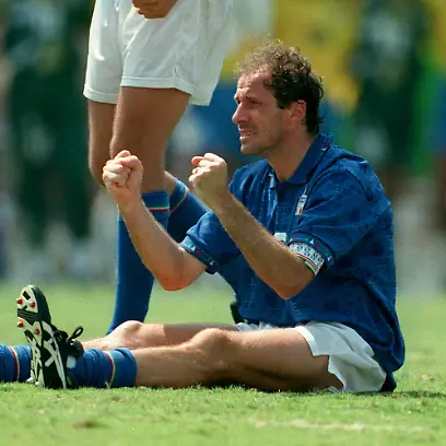Brazil-V-Italy-1994-FIFA-World-Cup-WM-Weltmeisterschaft-Fussball-Final-Franco-Baresi-of-Italy-Reacts-After-Italy-score-Penalty-during-the-penalty-shoot-out-of-1994-FIFA-World-Cup-Final-match-between-Brazil-and-Italy-at-Rose-Bowl-In-Pasadena-on-July-17-1994-in-California-United-States