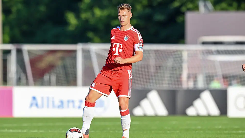Rottach-Egern-Deutschland-30-07-26-Joshua-Kimmich-FC-Bayern-Muenchen-in-Aktion-am-Ball-Einzelaktion-waehrend-des-Friedly-Match-Spiels-zwischen-dem-FC-Rottach-Egern-vs-FC-Bayern-Muenchen-im-Stadion-am-Birkenmoos-am-30-Juli-2026-in-Rottach-Egern-Deutschland-Foto-von-Harry-Langer-DeFodi-Images-Rottach-Egern-Germany-30-07-26-Joshua-Kimmich-FC-Bayern-Muenchen-controls-the-Ball-during-the-Friedly-Match-match-between-FC-Rottach-Egern-vs-FC-Bayern-Muenchen-at-Stadion-am-Birkenmoos-on-July-30-2026-in-Rottach-Egern-Germany-Photo-by-Harry-Langer-DeFodi-Images-DFB-DFL-REGULATIONS-PROHIBIT-ANY-USE-OF-PHOTOGRAPHS-AS-IMAGE-SEQUENCES-AND-OR-QUASI-VIDEO-Photo-by-Harry-Langer-DeFodi-Images-DFB-DFL-REGULATIONS-PROHIBIT-ANY-USE-OF-PHOTOGRAPHS-AS-IMAGE-SEQUENCES-AND-OR-QUASI-VIDEO