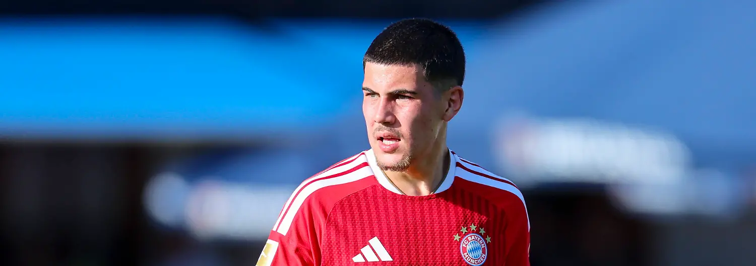 Felipe-Chavez-FC-Bayern-Muenchen-schaut-waehrend-des-Freundschaftsspiels-zwischen-dem-FC-Rottach-Egern-und-dem-FC-Bayern-Muenchen-Stadion-Birkenmoos-am-30-July-2026-in-Rottach-Egern-Deutschland-Foto-von-Marco-Steinbrenner-DeFodi-Images-Felipe-Chavez-FC-Bayern-Muenchen-looks-on-during-the-Friendly-match-between-FC-Rottach-Egern-and-FC-Bayern-Muenchen-at-Stadion-Birkenmoos-on-July-30-2026-in-Rottach-Egern-Germany-Photo-by-Marco-Steinbrenner-DeFodi-Images-Photo-by-Marco-Steinbrenner-DeFodi-Images-Felipe-Chavez-of-FC-Bayern-Munich-looks-on-during-the-friendly-match-between-FC-Rottach-Egern-and-FC-Bayern-Munich-Birkenmoos-Stadium-on-July-30-2026-in-Rottach-Egern-Germany-Photo-by-Marco-Steinbrenner-DeFodi-Images
