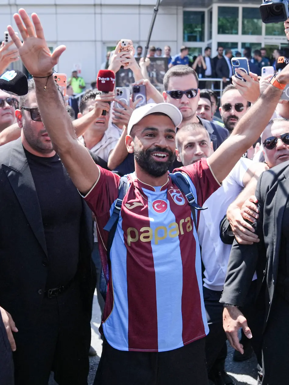 Egyptian-football-star-Mohamed-Salah-arrives-in-Istanbul-ISTANBUL-TURKIYE-AUGUST-5-Egyptian-footballer-Mohamed-Salah-who-has-begun-transfer-talks-with-Trabzonspor-arrives-in-Istanbul-Turkiye-on-August-5-2026-The-34-year-old-player-arrived-by-private-jet-at-Ataturk-Airport-General-Aviation-Terminal-from-the-Greek-island-of-Mykonos-where-he-had-been-on-vacation-and-was-welcomed-by-Trabzonspor-supporters-Cemal-Yurttas-Anadolu-Istanbul-Turkey-Editorial-use-only-Please-get-in-touch-for-any-other-usage