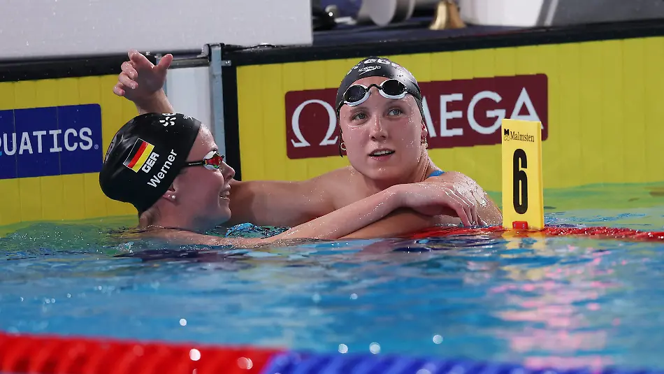 Swimming-European-Aquatics-Championships-Paris-Aquatic-Centre-Paris-France-August-11-2026-Silver-medallist-Germany-s-Isabel-Gose-and-bronze-medallist-Germany-s-Maya-Werner-celebrate-after-the-Women-s-800m-Freestyle-Final-REUTERS-Gonzalo-Fuentes