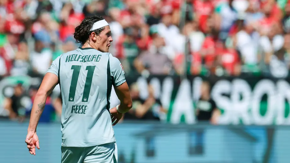 Fabian-Reese-VfL-Wolfsburg-schaut-enttaeuscht-waehrend-des-Spiels-der-2-Bundesliga-zwischen-Hannover-96-und-VfL-Wolfsburg-Heinz-von-Heiden-Arena-am-16-August-2026-in-Hannover-Deutschland-Foto-von-Marco-Steinbrenner-DeFodi-Images-Fabian-Reese-VfL-Wolfsburg-looks-dejected-during-the-2nd-Bundesliga-match-between-Hannover-96-and-VfL-Wolfsburg-at-Heinz-von-Heiden-Arena-on-August-16-2026-in-Hanover-Germany-Photo-by-Marco-Steinbrenner-DeFodi-Images-DFB-DFL-REGULATIONS-PROHIBIT-ANY-USE-OF-PHOTOGRAPHS-AS-IMAGE-SEQUENCES-AND-OR-QUASI-VIDEO
