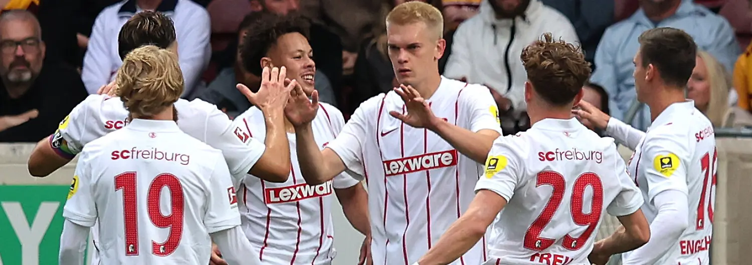 Fussball-Maenner-UEFA-Europa-Conference-League-Qualifikation-FC-Motherwell-SC-Freiburg-Fir-Park-Matthias-Ginter-von-Freiburg-M-feiert-seinen-Treffer