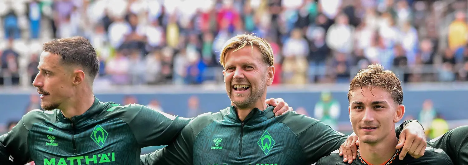 Schlussjubel-32-Marco-Friedl-Niclas-Fuellkrug-20-Chuki-Werder-Deutschland-Hamburg-Millerntor-Fussball-1-Bundesliga-Oberliga-Niedersachsen-DFB-Pokal-Runde-1-LSK-Lueneburg-SV-Werder-Bremen-Final-Score-32-Marco-Friedl-Niclas-Fuellkrug-20-Chuki-Werder-Germany-Hamburg-Millerntor-Soccer-Bundesliga-1-Oberliga-Niedersachsen-DFB-Cup-Round-1-LSK-Lueneburg-SV-Werder-Bremen
