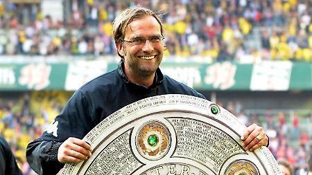 2011 ging die Schale an Jürgen Klopp und seinen BVB. Wer kriegt sie 2012?