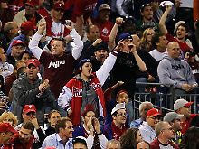 Phillies-Fans skandieren "USA, USA" im Spiel gegen die Mets.