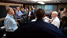 Gespenstische Situation: Obama und sein Stab beobachten die Operation live.
