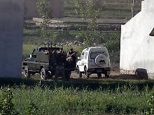 Pakistanische Soldaten vor dem Versteck von Osama bin Laden.