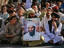 Bin-Laden-Unterstützer protestieren in Pakistan: Al-Kaida könnte in einigen Jahren Geschichte sein.