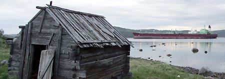 Schiffsverkehr vor Murmansk: Der Hafen im Nordwesten Russlands bleibt dank der Wirkung des Golfstroms eisfrei.