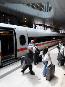 Bahnfahrer können die Leistungen der Bahn besser einschätzen.