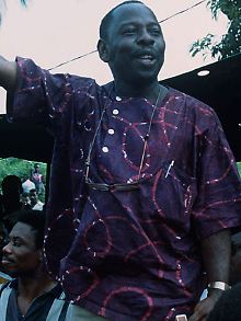 Menschenrechtsoragisationen hatten Shell aufgefordert, seinen Einfluss geltend zu machen, um Ken Saro-Wiwa (Aufnahme von 1993) zu retten. Umsonst.