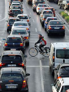 Egal, wie hoch die Spritpreise steigen - die Straßen bleiben voll.