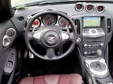 Nintendo lässt grüßen: Ein wenig verspielt präsentiert sich das Interieur des Nissan.