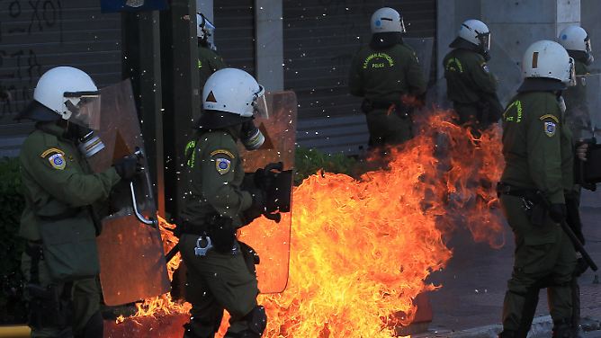 "Das ist eine brisante Mischung": Proteste eskalieren in Griechenland