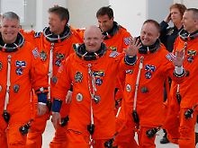 Den Männern um den Kommandanten Mark Kelly (Vorne Mitte) stehen vier Außeneinsätze bevor. 
