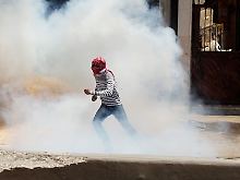 Zusammenstöße zwischen Steinewerfern und Soldaten gab es auch bei Ramallah im Westjordanland.