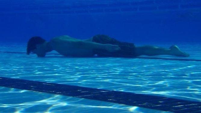 Alle Welt legt sich in Habachtstellung: Planking - ein Hype mit Risiken